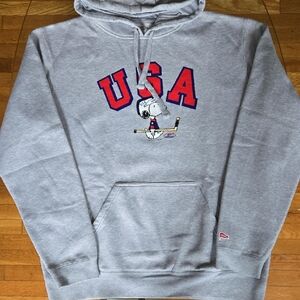 Peanuts x USA Hockey Snoopy World Famous Hockey Player Hoodie XXL